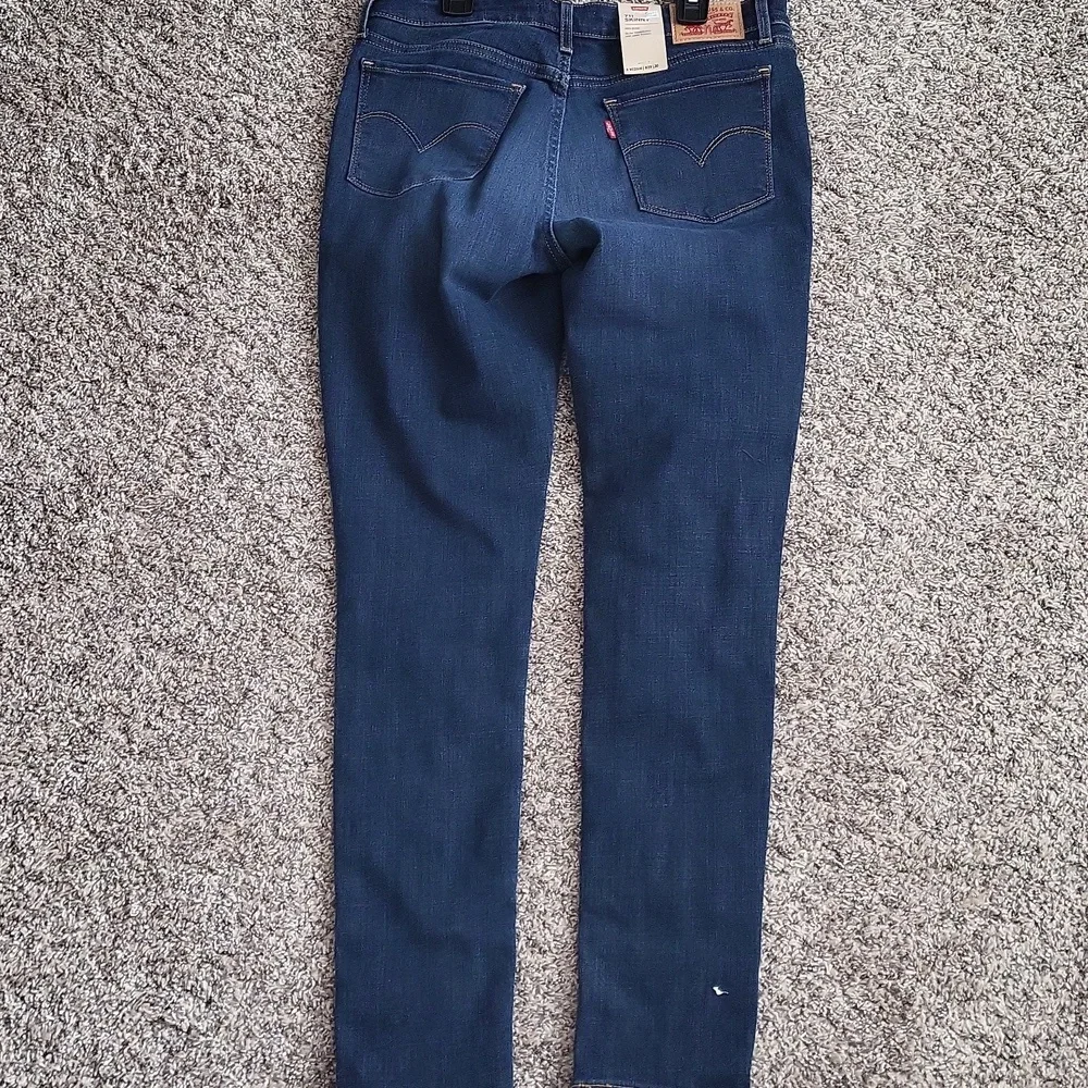 SALE--Levi's Women's Dark Blue Rinse 711 Skinny Jeans - Picture 10 of 11